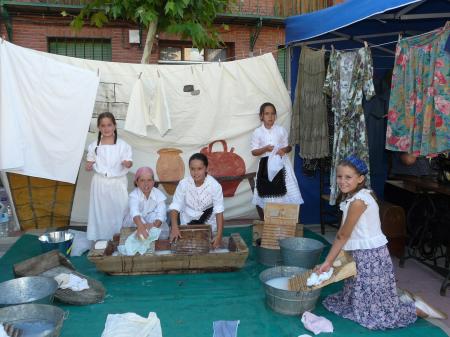 Usos y Costumbres, 2011, (16) Lavanderas, Yaiza, Elena y