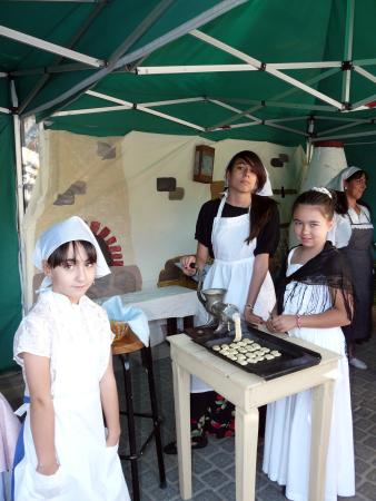 Usos y Costumbres, 2011, (27)Rosquilleras, 7, Rosa, Sara, Iraia y Noelia