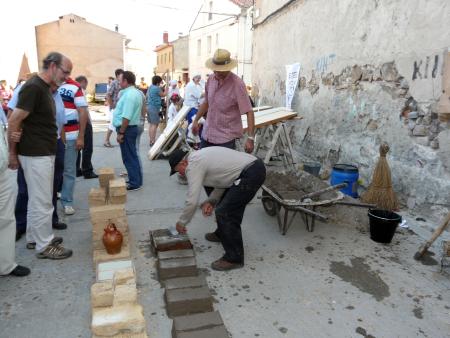 Usos y Costumbres, 2011, (46) Adoberos, Emilio y Antonio