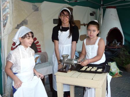 Usos y Costumbres, 2011, (117)Rosquillas, Sara, Iraia y Noelia